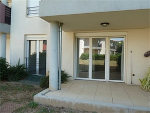 appartement à la location -   13310  SAINT-MARTIN-DE-CRAU, surface 46 m2 location appartement - APR701344